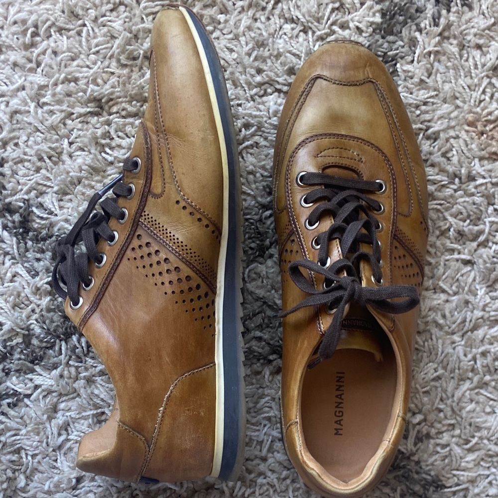 EUC Magnanni Christian Sneakers